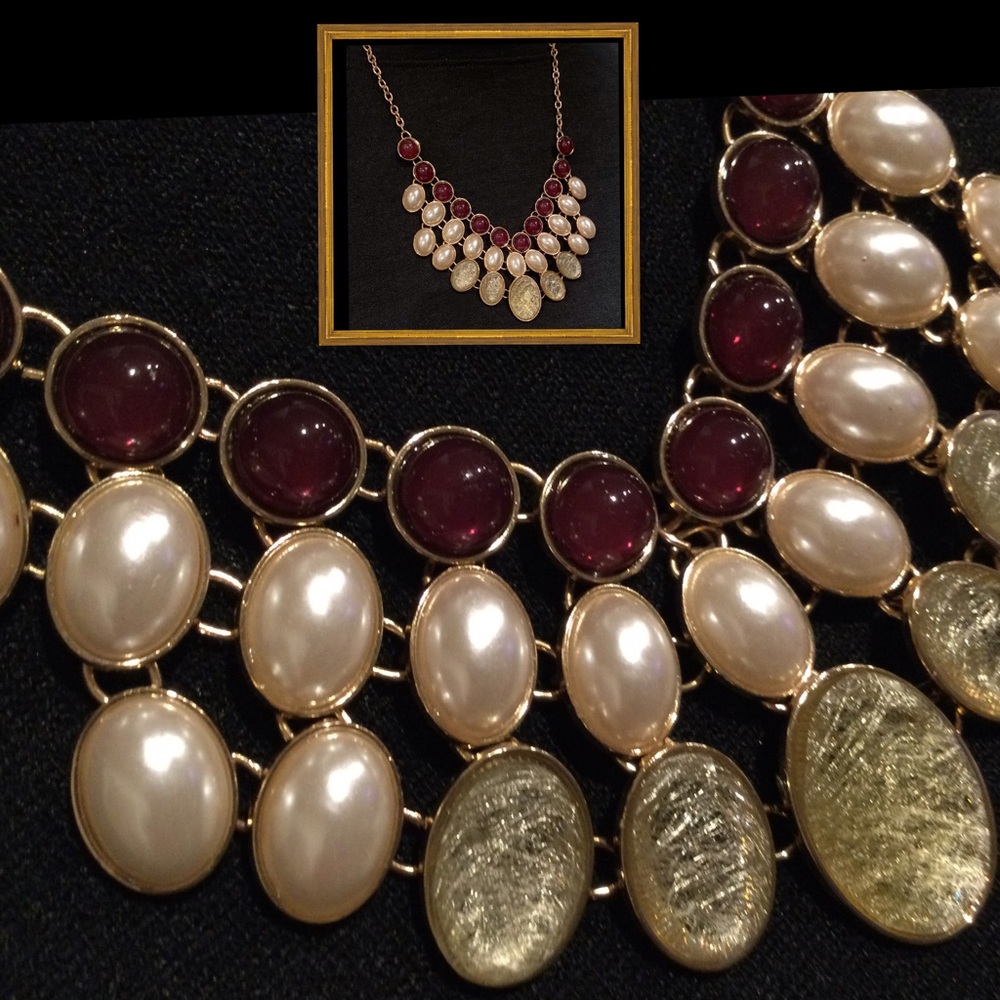 😍NY&Co Statement Necklace🌺